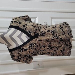 CKW Large black, cream and tan pasily short sleeve shirt